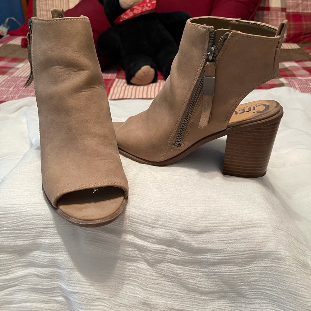 Ankle Boots with open toe and heel